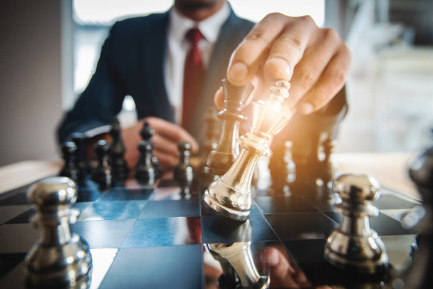 schaken bordspel concept voor ideeën en concurrentie en strategie, zakelijk succes concept, business competition planing teamwork strategisch concept. - Foto, afbeelding