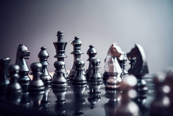 концепція шахової настільної гри для ідей та конкуренції та стратегії, концепція успіху бізнесу, бізнес-конкуренція планування командної роботи стратегічна концепція
. - Фото, зображення