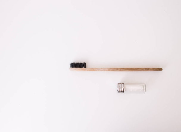 нульові відходи зубної нитки з бамбуковою щіткою і коробкою
 - Фото, зображення