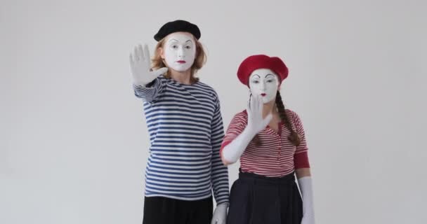 A pantomim művészek nemet mondanak stoptáblával. - Felvétel, videó