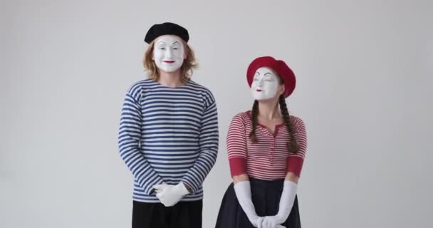 Mime Künstler Paar auf weißem Hintergrund - Filmmaterial, Video