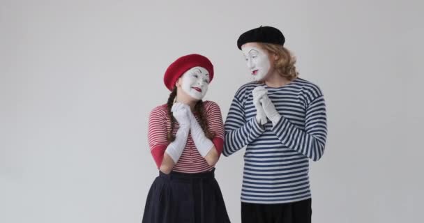 Amused mime artists admiring something cute - Footage, Video