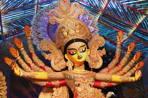 ドゥルガ・プラハはインド最大の祭りである。ドゥルガ祭はインド文化を紹介している。コルカタ・ドゥルガ法会は非常に人気のあるベンガル祭りである。ドゥルガ・プラハは最高のヒンズー教の祭り. - 写真・画像