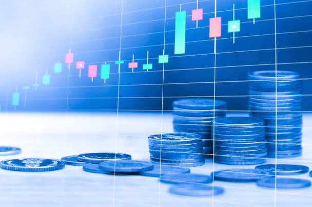 Stack of money coin with trading graph, concetto di investimento finanziario può essere utilizzato come sfondo
 - Foto, immagini