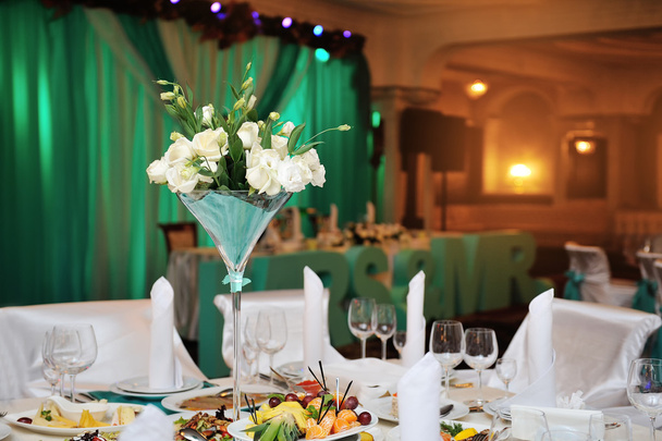 Hochzeitsdekoration im Restaurant - Foto, Bild