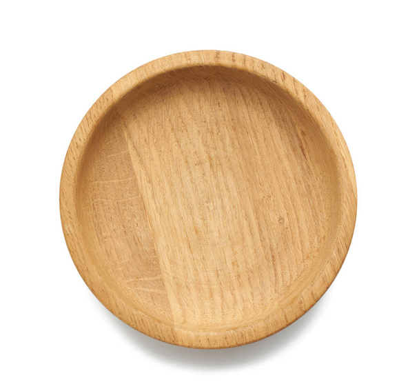 piatto di legno rotondo marrone vuoto isolato su sfondo bianco, vista dall'alto - Foto, immagini