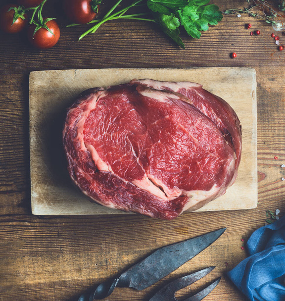 Raw beef steaks  on wooden kitchen table background, top view - Foto, Imagem