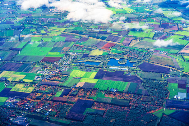 Вид сверху с посадочного самолета в Эйндховене, Нидерланды
 - Фото, изображение