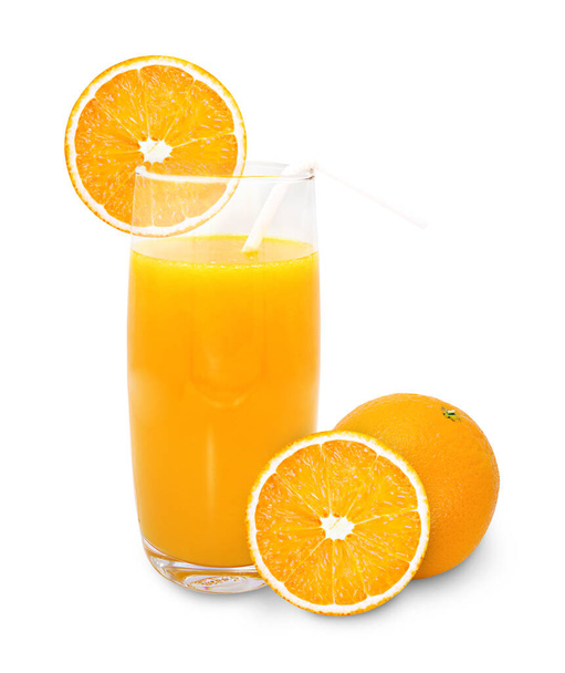 Egy pohár narancslé 100% izolátum fehér alapon, nyírási útvonallal. - Fotó, kép