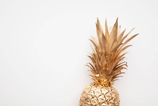 trendy tropical gold pineapple on a plain white background top view - Foto, immagini