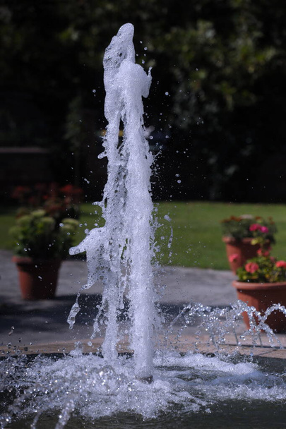 Texture delle gocce d'acqua della fontana, spruzzi d'acqua nella fontana - Foto, immagini