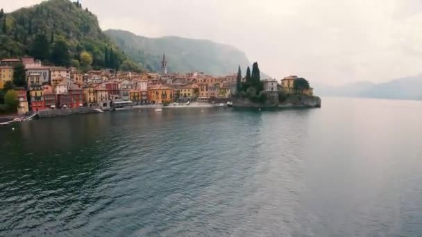 Varennan kylä Como-järvellä Italiassa - Materiaali, video