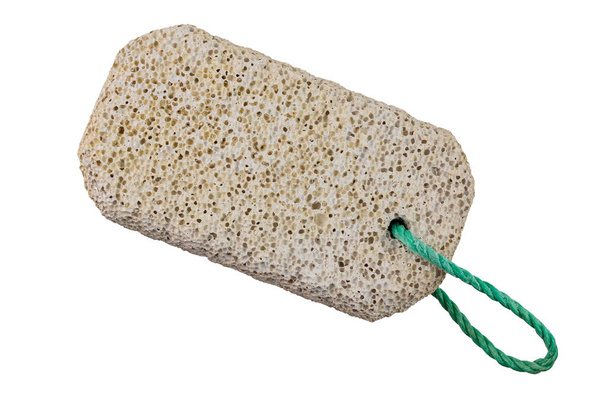 Pedaço de pedra-pomes usada com corda isolada sobre um fundo branco
 - Foto, Imagem