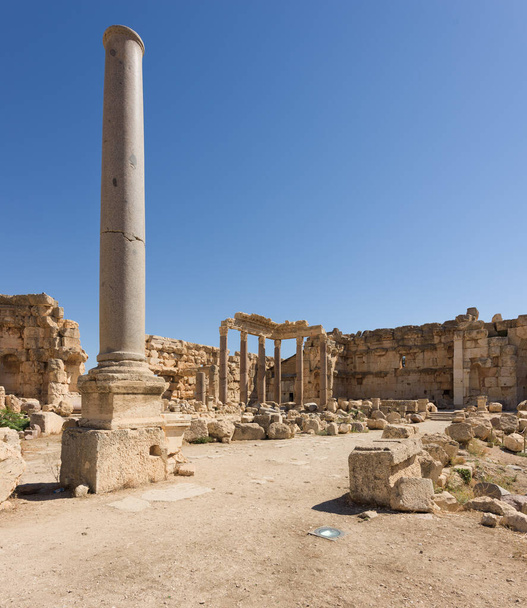 Eski Roma tapınağı Jüpiter 'deki sütun ve sütunlar, Baalbek miras alanı, Lübnan. - Fotoğraf, Görsel