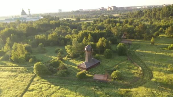 vista panoramica sul mulino del monastero all'alba filmato da un drone - Filmati, video