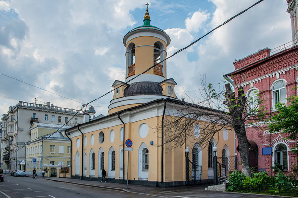 Alexander Menshikov, a Comrade in arms of Emperor Peter I, built an amazing Church in the Moscow Baroque style. This style combines Russian traditions with Western European details.        - Foto, Bild