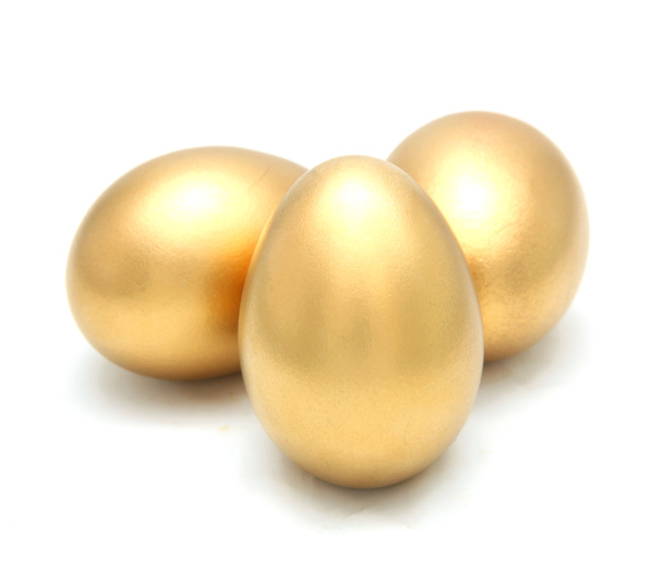 χρυσό αυγό που απομονώνονται σε λευκό φόντο - Φωτογραφία, εικόνα
