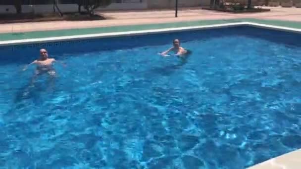 La-Pineda, Spain, June 25 2019: A man swimming in a pool of water - Materiał filmowy, wideo
