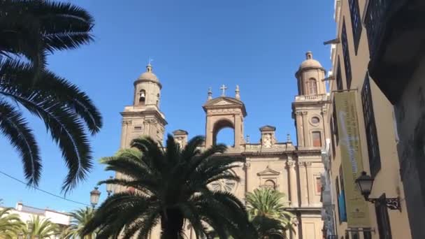 Camminando verso la Cattedrale di Las Palmas a Gran Canaria - Filmati, video