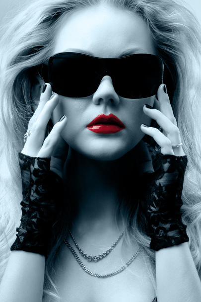 Blonde in sunglasses - Foto, Imagen