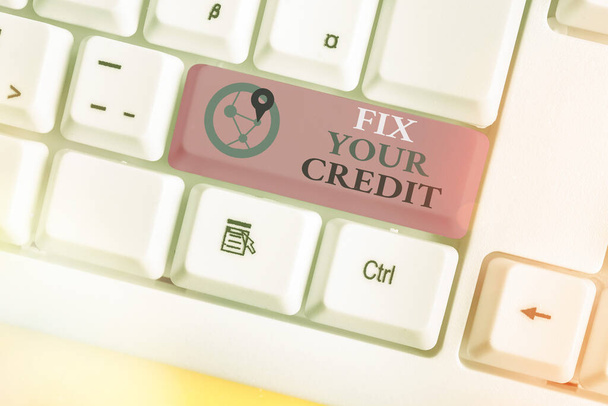 Handschrift tekst schrijven Fix Your Credit. Concept betekent verbeteren of verhogen van uw rating of score om geld te lenen of hypotheek te krijgen. - Foto, afbeelding