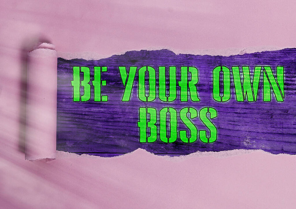Писать текст "Будь своим боссом". Бизнес-концепция для того, чтобы работать на себя и не быть нанятым кем-то другим
. - Фото, изображение