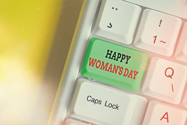 Textovka ukazující Happy Woman S Day. Konceptuální fotografie k připomenutí podstaty každé dámy na celém světě. - Fotografie, Obrázek