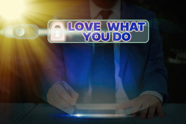 Woord schrijven tekst Love What You Do. Business concept voor heeft passie en enthousiasme aan het werk Dedication Devotion. - Foto, afbeelding