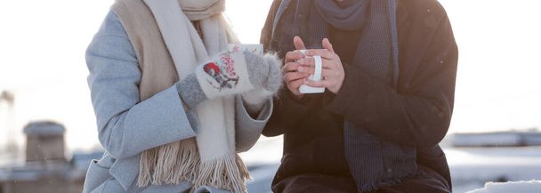 Men and women hands holding cups of hot tea on winter date - Foto, Imagen