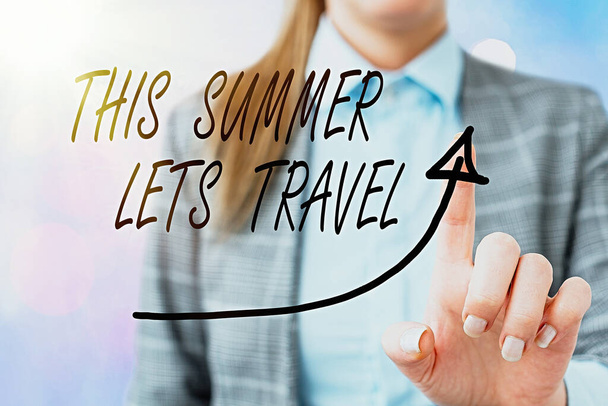 この夏を示す概念的な手書きは旅行を可能にする。休暇中のある場所から別の場所への旅行を紹介するビジネス写真成長の概念を示すデジタル矢印カーブ. - 写真・画像