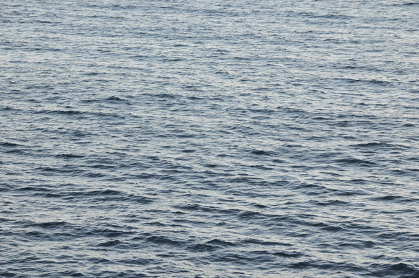 Patrón de textura de agua azul a mediodía en el Océano Atlántico - Foto, imagen