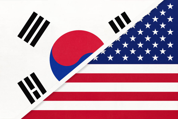 韓国または韓国と米国または米国は、繊維から2つの国旗の象徴。アメリカとアジア諸国の関係、パートナーシップ、選手権. - 写真・画像