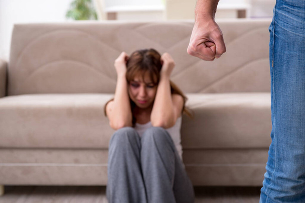 Casal jovem no conceito de violência doméstica - Foto, Imagem