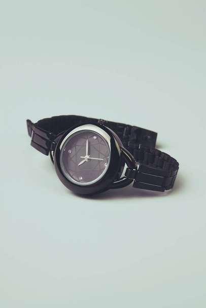Dívčiny klasické kovové náramkové hodinky - Fotografie, Obrázek
