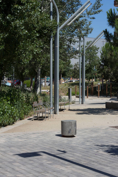 バルセロナのサンビセンデルスポートの町のスポーツのための機械と公園. - 写真・画像
