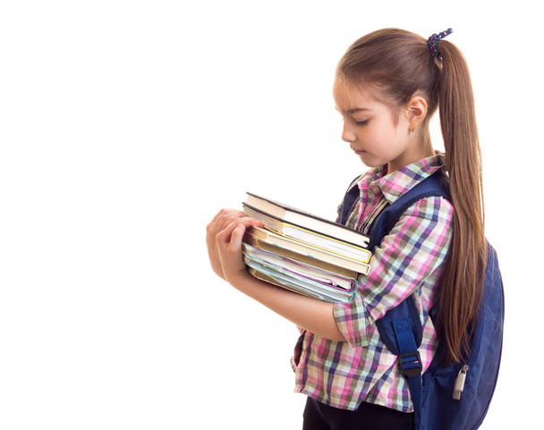 Schulmädchen mit Büchern auf weißem isolierten Hintergrund - Foto, Bild