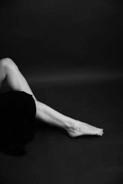 Details of body black and white portrait of beautiful girl - Fotografie, Obrázek