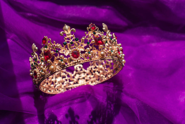 luxury crown, fashionable rich style for ladies - Foto, imagen