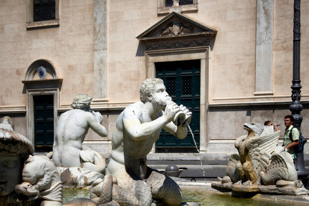 Sculptures at Piazza Navona in Rome - Фото, изображение