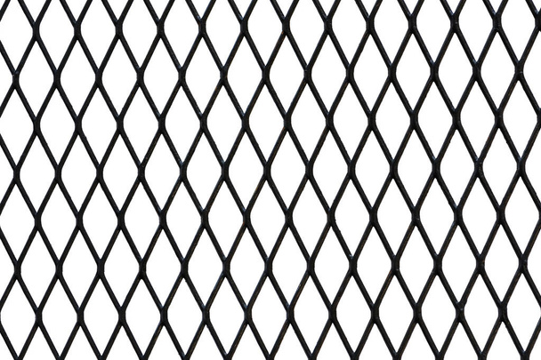 Κοντινό συρμάτινο πλέγμα ή σχάρα μεταλλικό φράχτη απομονώνονται σε λευκό φόντο. (Κλιπ διαδρομή) - Φωτογραφία, εικόνα