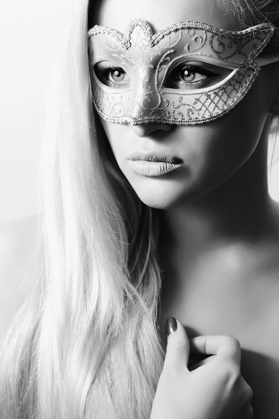 カーニバルの mask.masquerade で美しい金髪の女性。ねえ、彼女。美容 & ファッション - 写真・画像
