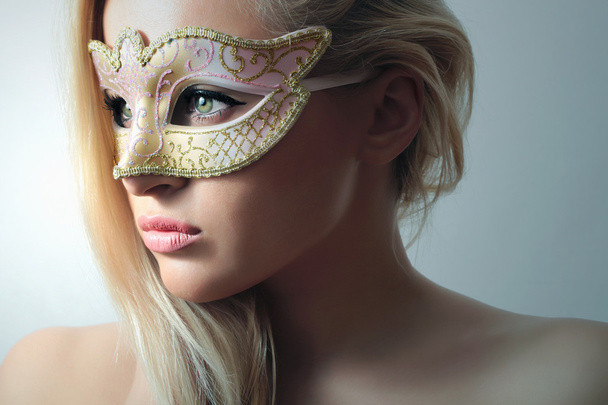 Mulher loira bonita em máscara de carnaval. Mascarado. Menina sexy
 - Foto, Imagem