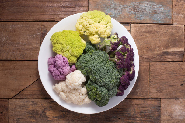 Здоровые и красочные брокколи из цветной капусты
 - Фото, изображение