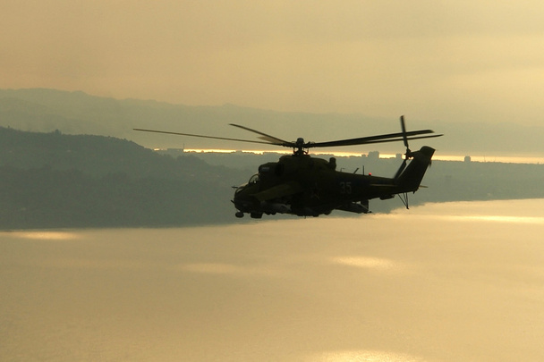 Cannoniere elicottero in volo
 - Foto, immagini