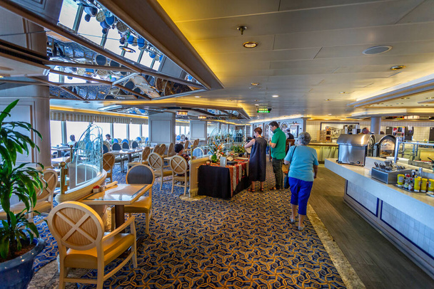 Buffet restaurant on board Cunard Cruise Liner Queen Victoria on 27 July 2019 - Φωτογραφία, εικόνα