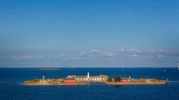 Trekroner Fort - un'isola artificiale al largo della costa di Copenaghen, Danimarca il 18 luglio 2019 - Foto, immagini
