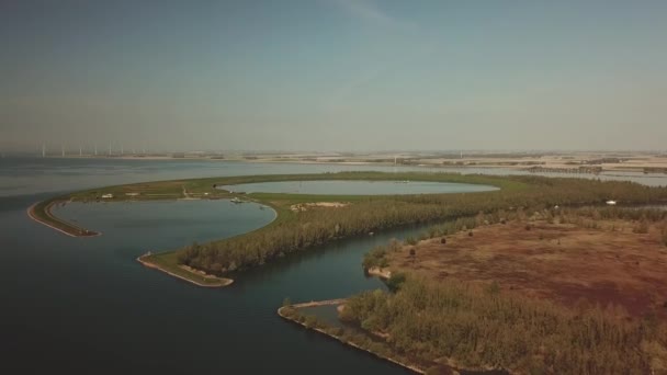 Umělý ostrov IĆ seloog v Holandsku používaný jako depozitář pro ukládání znečištěného bahna - Záběry, video