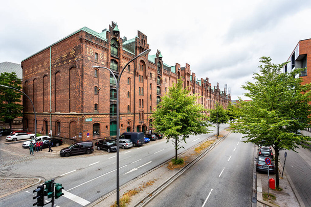 Rode baksteen Speicherstadt Magazijnen in Hamburg, Duitsland op 16 juli 2019 - Foto, afbeelding