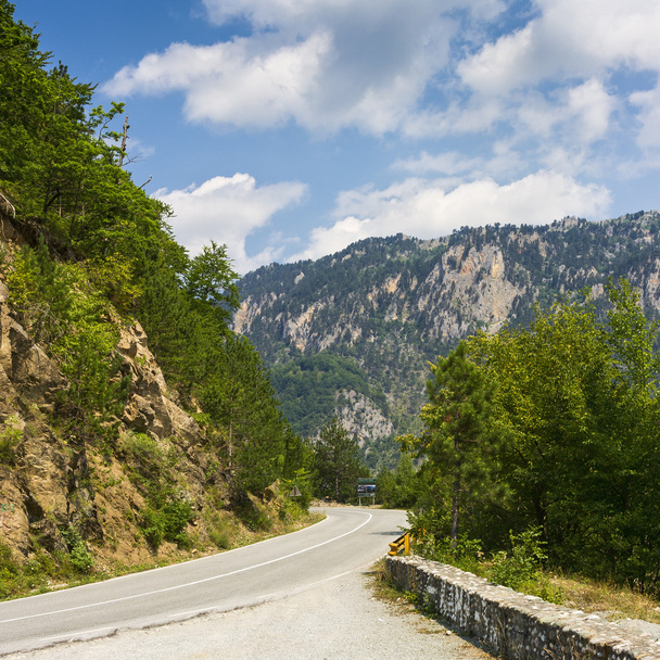 road located in a beautiful mountain - Φωτογραφία, εικόνα
