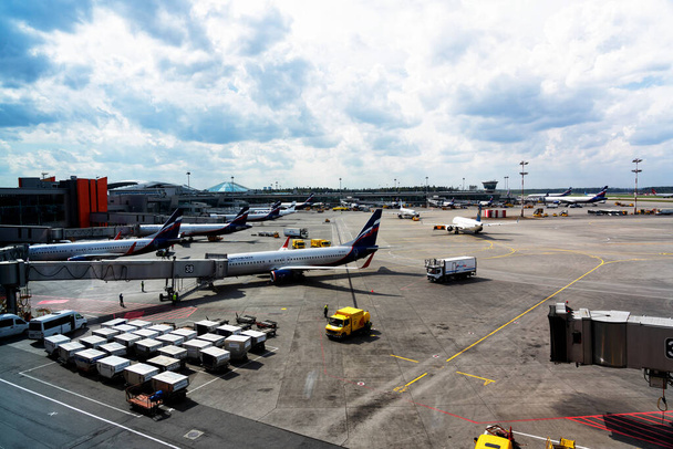 MOSCOW, RUSSIA - MAY 5, 2019: Aircraft ready to take off at Sheremietievo airport. - Foto, imagen